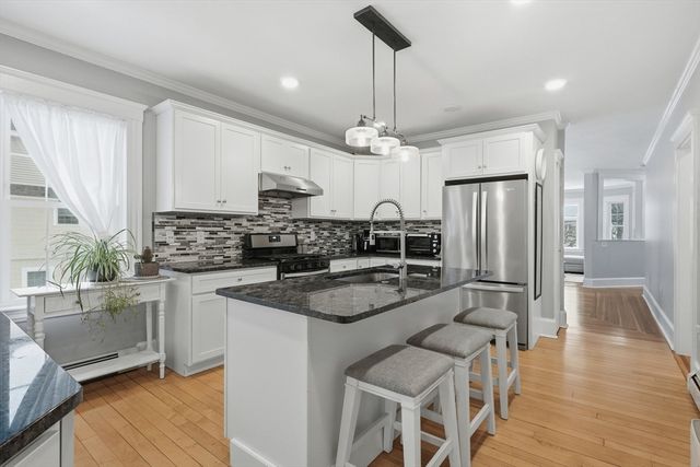 81 Chestnut St 81, Andover, MA 01810