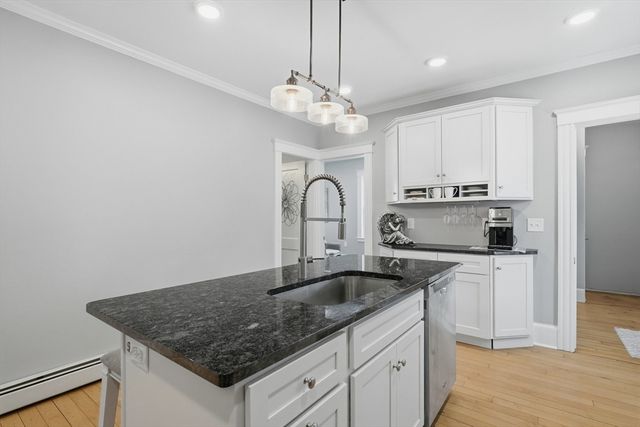 81 Chestnut St 81, Andover, MA 01810