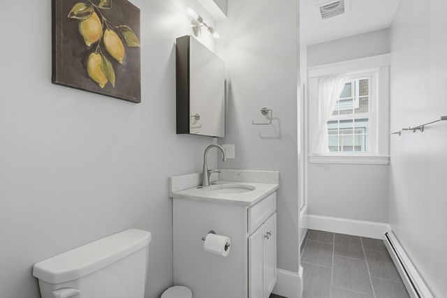 81 Chestnut St 81, Andover, MA 01810