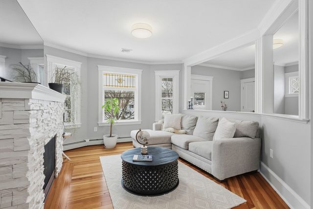 81 Chestnut St 81, Andover, MA 01810