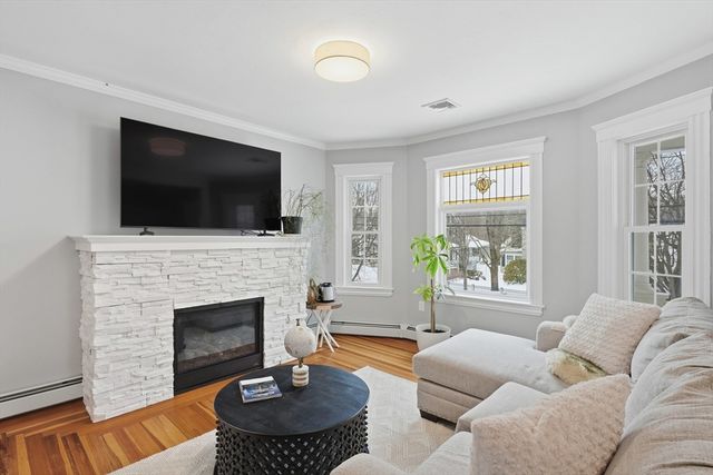 81 Chestnut St 81, Andover, MA 01810