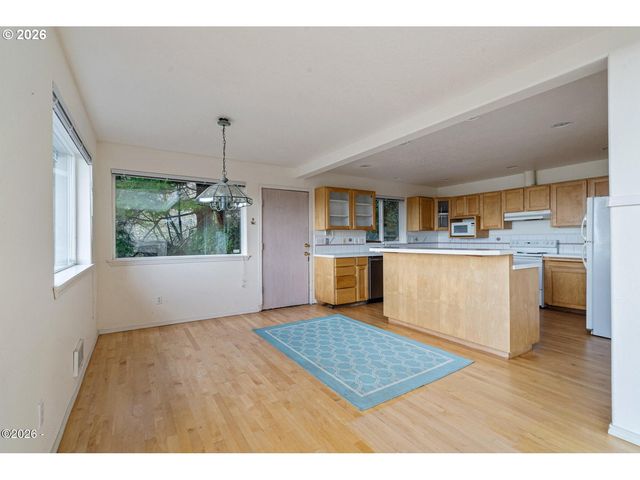 620 S FALCON St, Rockaway Beach, OR 97136