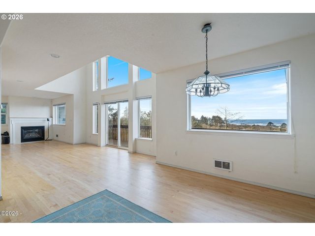 620 S FALCON St, Rockaway Beach, OR 97136