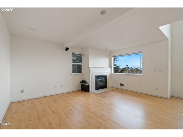 620 S FALCON St, Rockaway Beach, OR 97136