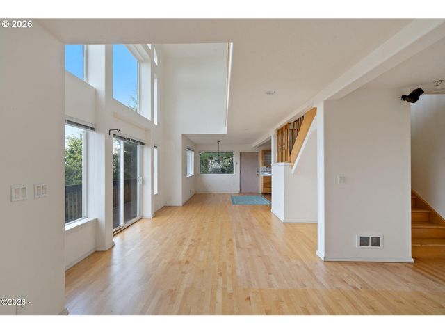 620 S FALCON St, Rockaway Beach, OR 97136