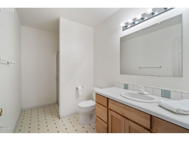 620 S FALCON St, Rockaway Beach, OR 97136