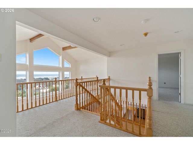 620 S FALCON St, Rockaway Beach, OR 97136
