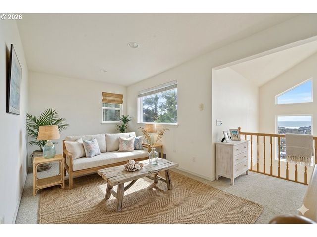 620 S FALCON St, Rockaway Beach, OR 97136