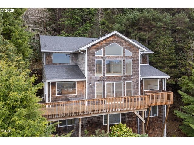 620 S FALCON St, Rockaway Beach, OR 97136