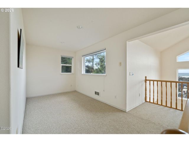 620 S FALCON St, Rockaway Beach, OR 97136
