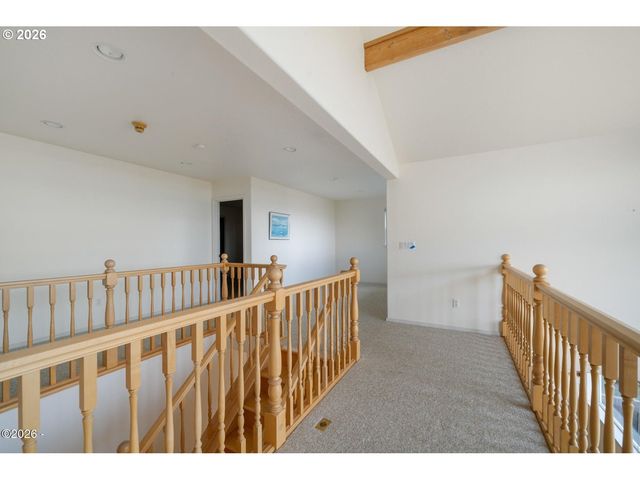 620 S FALCON St, Rockaway Beach, OR 97136