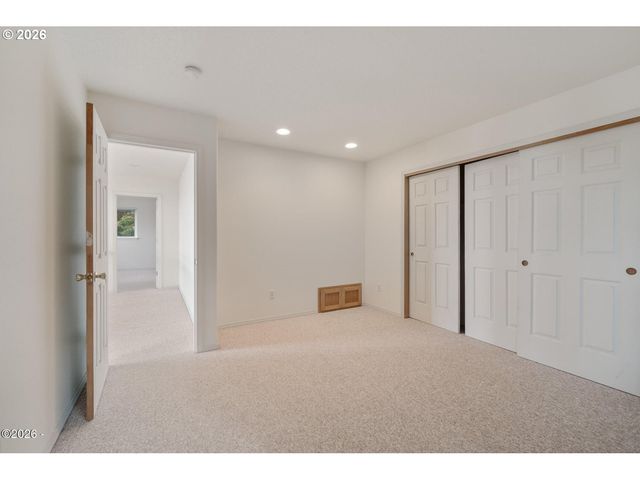 620 S FALCON St, Rockaway Beach, OR 97136