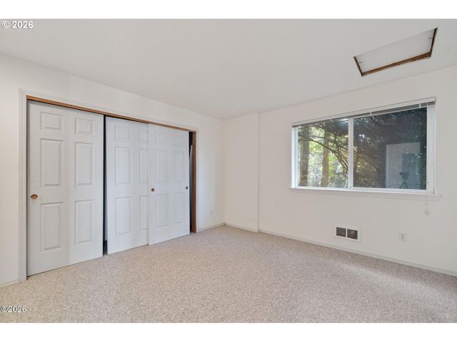620 S FALCON St, Rockaway Beach, OR 97136