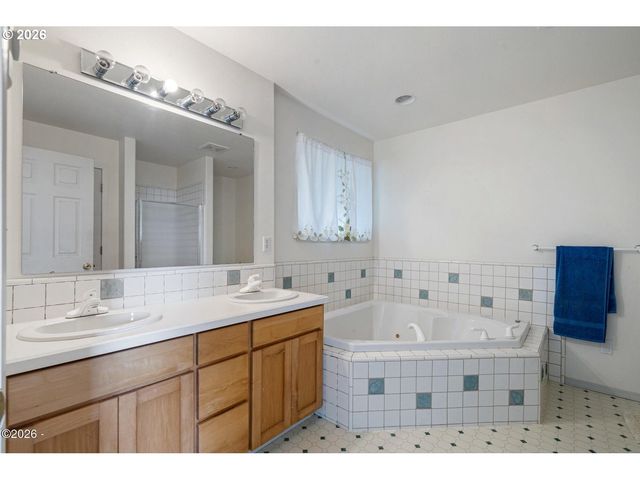 620 S FALCON St, Rockaway Beach, OR 97136