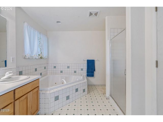 620 S FALCON St, Rockaway Beach, OR 97136