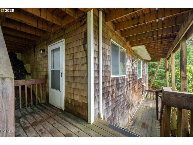 620 S FALCON St, Rockaway Beach, OR 97136