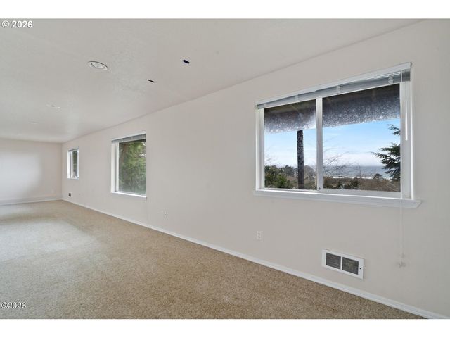 620 S FALCON St, Rockaway Beach, OR 97136
