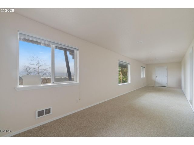 620 S FALCON St, Rockaway Beach, OR 97136
