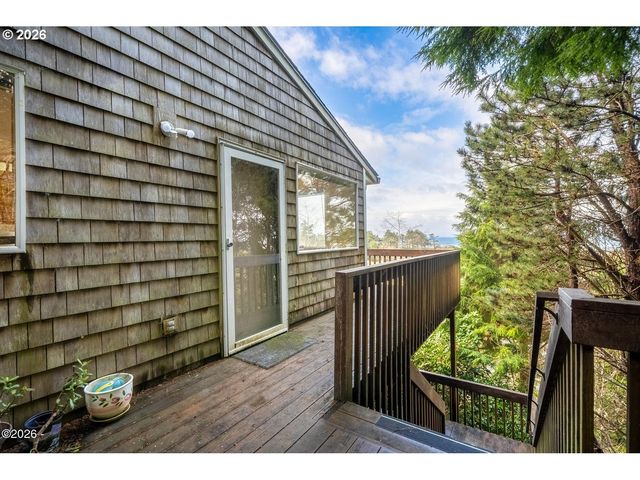620 S FALCON St, Rockaway Beach, OR 97136