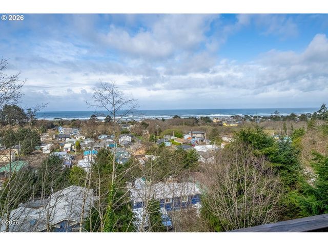 620 S FALCON St, Rockaway Beach, OR 97136