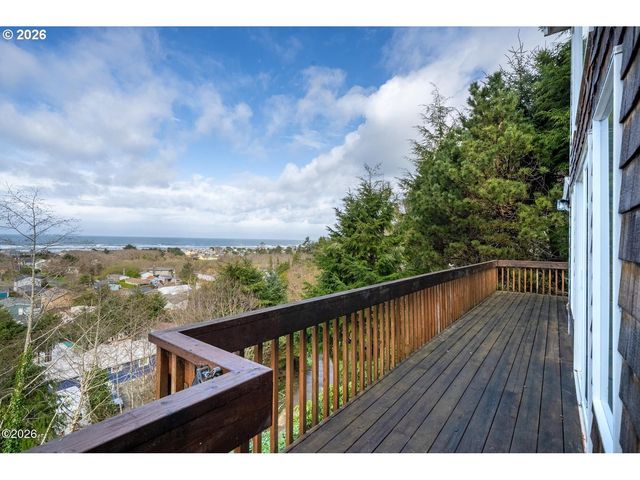 620 S FALCON St, Rockaway Beach, OR 97136