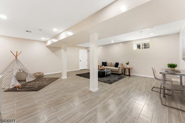 10 Old Rifle Camp Rd, Woodland Park, NJ 07424