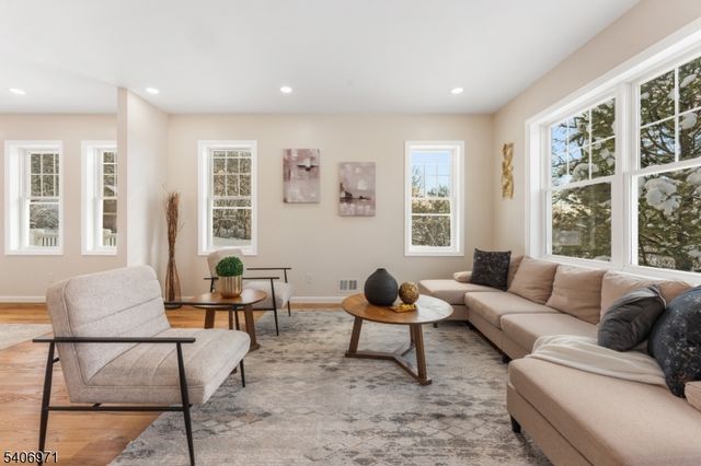 10 Old Rifle Camp Rd, Woodland Park, NJ 07424