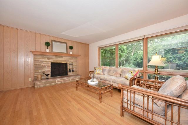 2342 W Acacia ROAD, Glendale, WI 53209