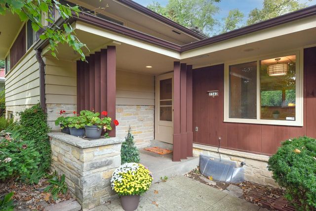 2342 W Acacia ROAD, Glendale, WI 53209