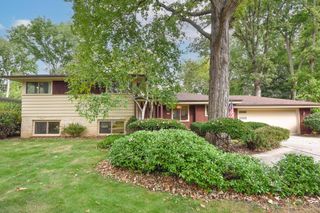 2342 W Acacia ROAD, Glendale, WI 53209