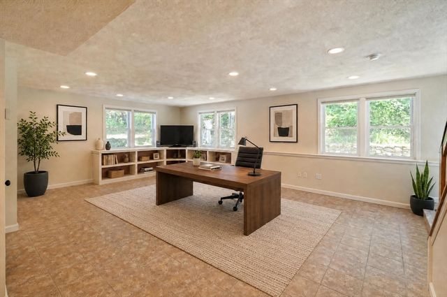 7 Banbury Dr., Westford, MA 01886