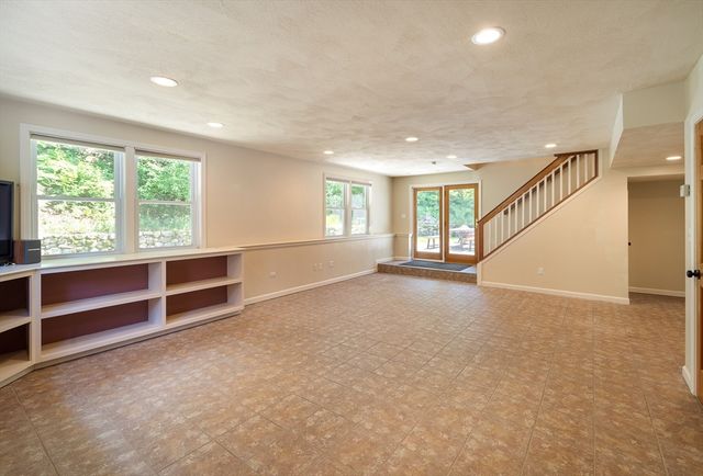 7 Banbury Dr., Westford, MA 01886