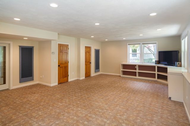 7 Banbury Dr., Westford, MA 01886