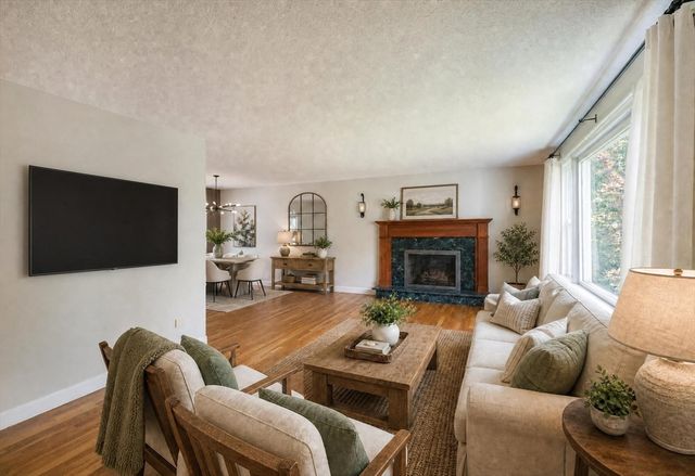 7 Banbury Dr., Westford, MA 01886