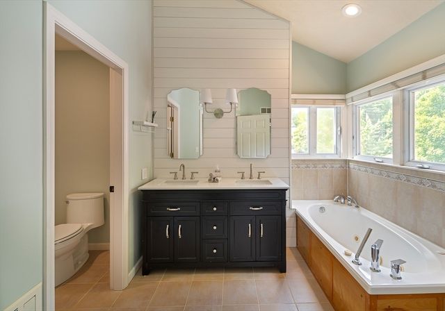 7 Banbury Dr., Westford, MA 01886