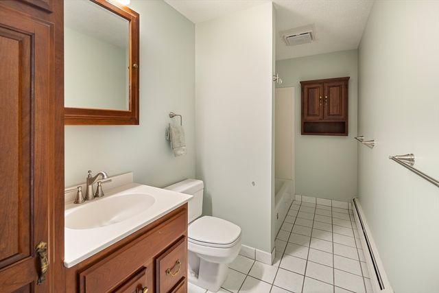 7 Banbury Dr., Westford, MA 01886