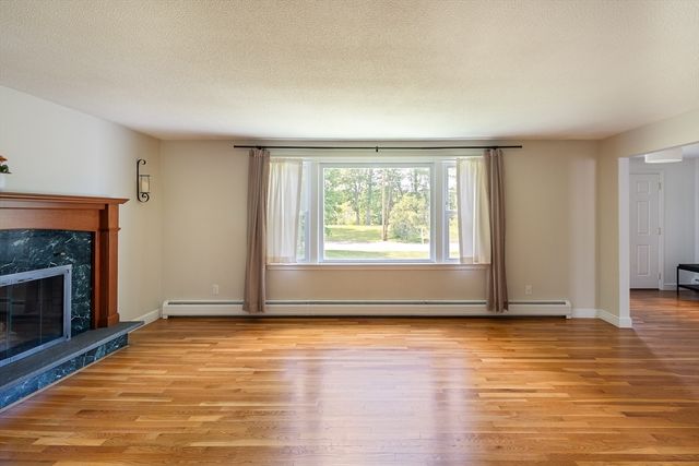 7 Banbury Dr., Westford, MA 01886