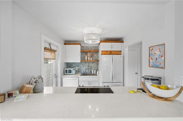 1550 GULF SHORE BLVD N E2, Naples, FL 34102