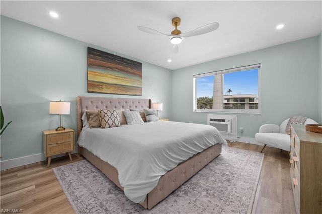 1550 GULF SHORE BLVD N E2, Naples, FL 34102