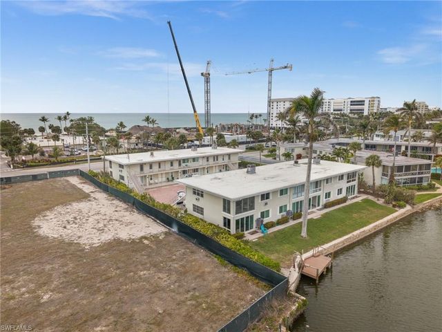 1550 GULF SHORE BLVD N E2, Naples, FL 34102