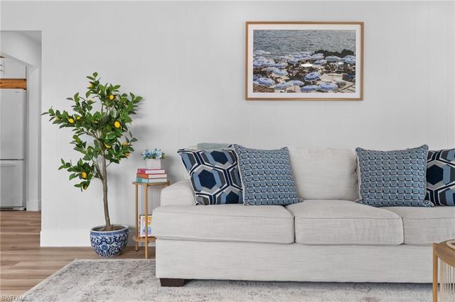 1550 GULF SHORE BLVD N E2, Naples, FL 34102