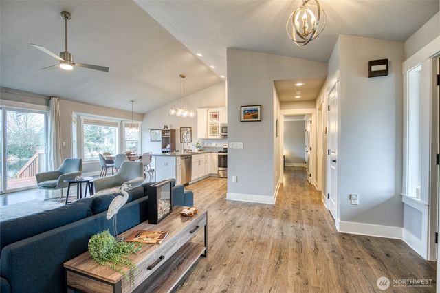 673 Island Circle SE, Ocean Shores, WA 98569