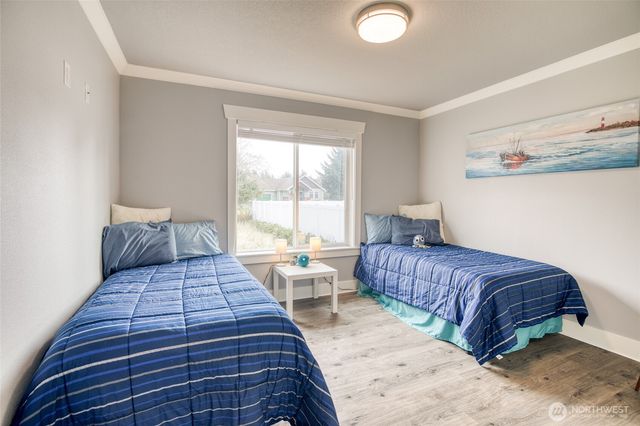 673 Island Circle SE, Ocean Shores, WA 98569