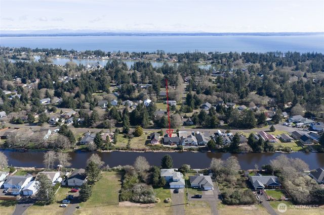 673 Island Circle SE, Ocean Shores, WA 98569