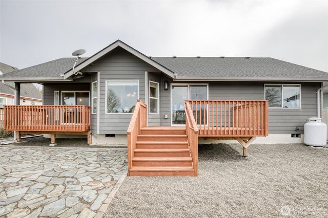 673 Island Circle SE, Ocean Shores, WA 98569