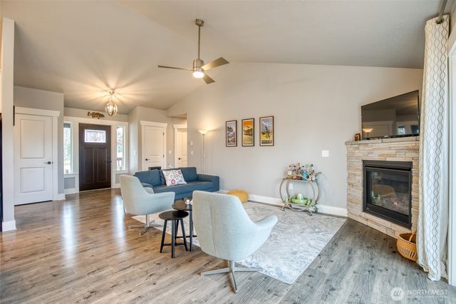 673 Island Circle SE, Ocean Shores, WA 98569