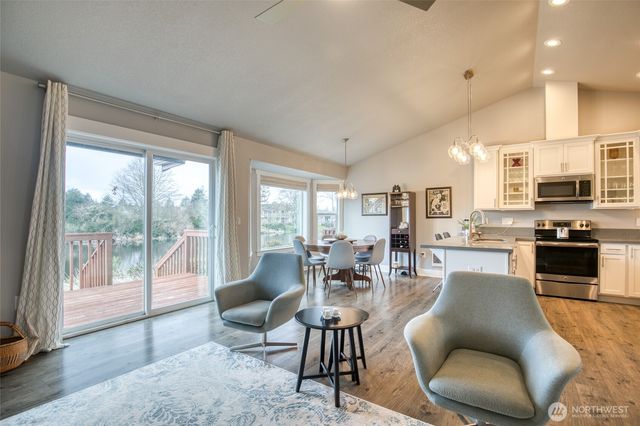 673 Island Circle SE, Ocean Shores, WA 98569