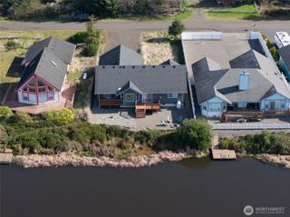 673 Island Circle SE, Ocean Shores, WA 98569