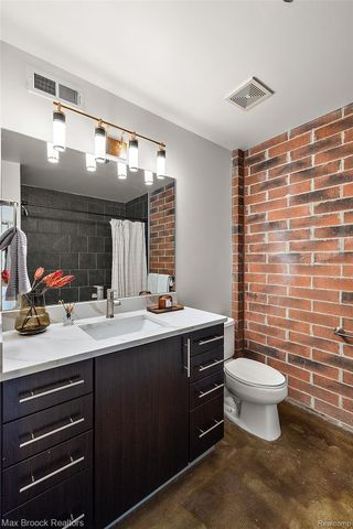 333 E PARENT Avenue 41, Royal Oak, MI 48067
