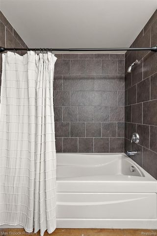 333 E PARENT Avenue 41, Royal Oak, MI 48067